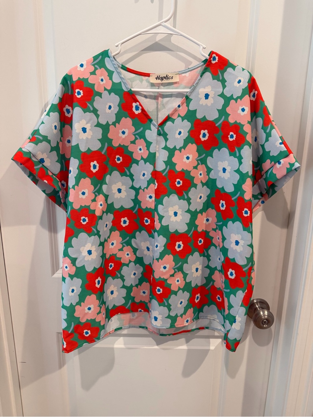 Haptics by Holly Harper Floral V-Neck Top Size Tag Missing See Measurements